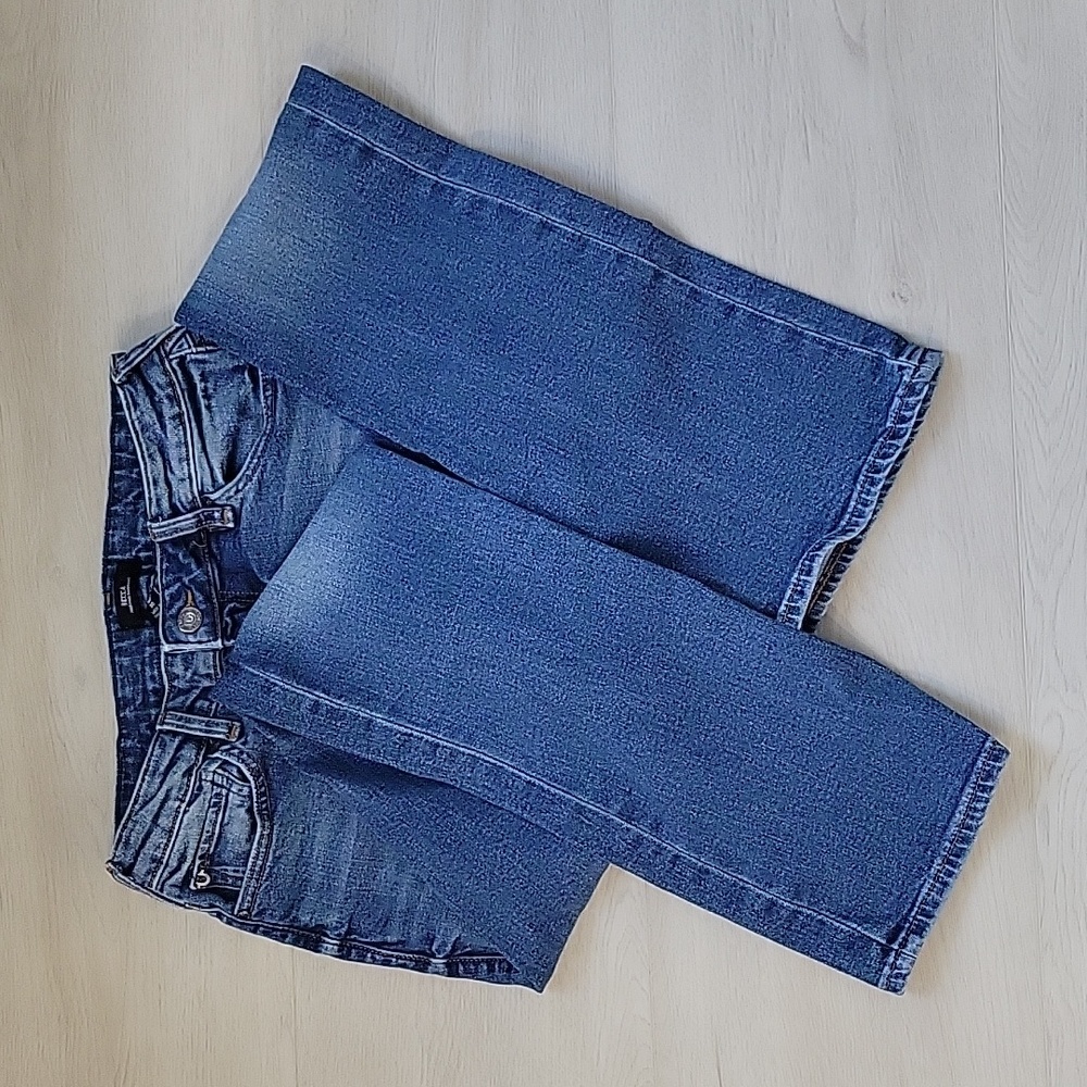 True Religion Mid Rise Becca Boot cut Jeans size 30